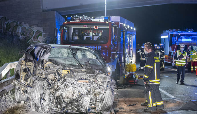 Schwerer VU BAB A8 PF-Ost Falschfahrer