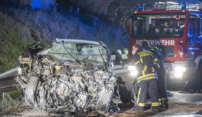 Schwerer VU BAB A8 PF-Ost Falschfahrer
