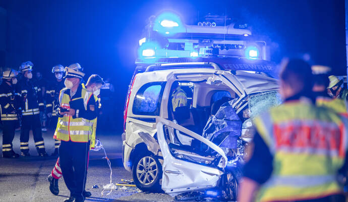 Schwerer VU BAB A8 PF-Ost Falschfahrer