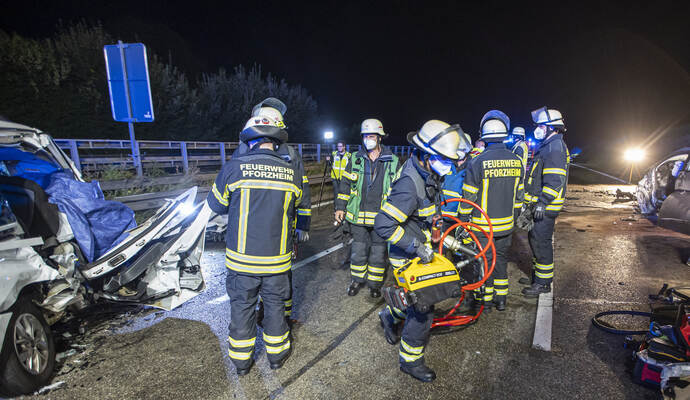 Schwerer VU BAB A8 PF-Ost Falschfahrer