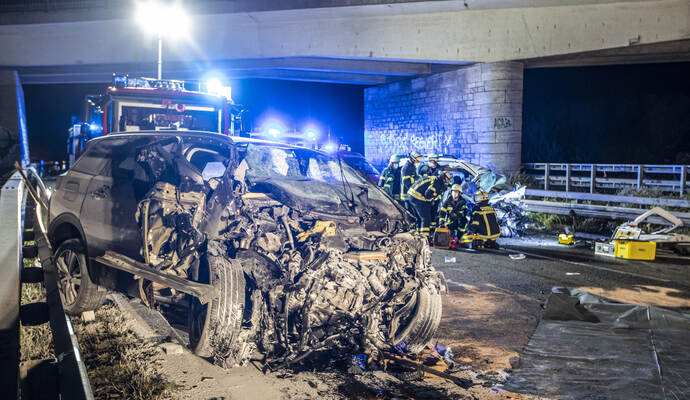 Schwerer VU BAB A8 PF-Ost Falschfahrer