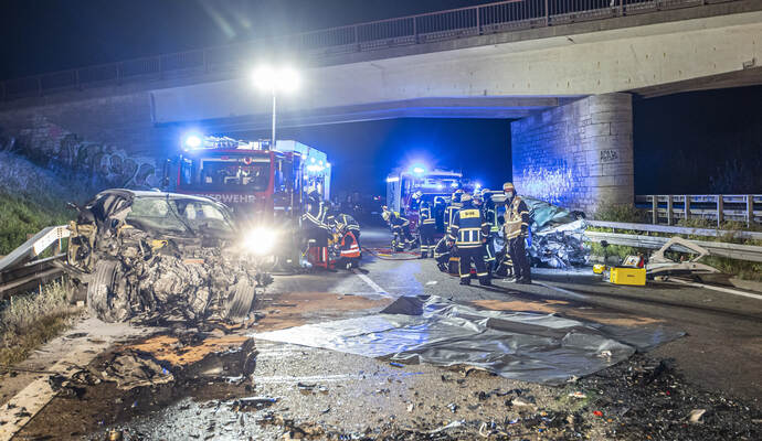 Schwerer VU BAB A8 PF-Ost Falschfahrer