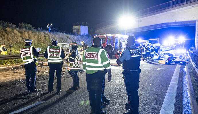 Schwerer VU BAB A8 PF-Ost Falschfahrer