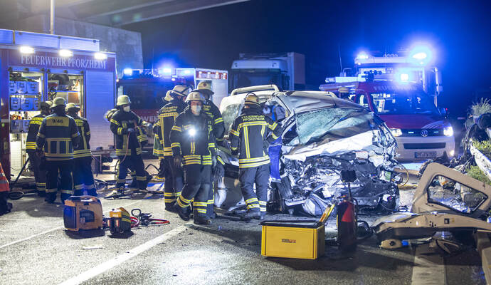 Schwerer VU BAB A8 PF-Ost Falschfahrer