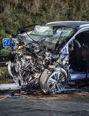 Schwerer VU BAB A8 PF-Ost Falschfahrer