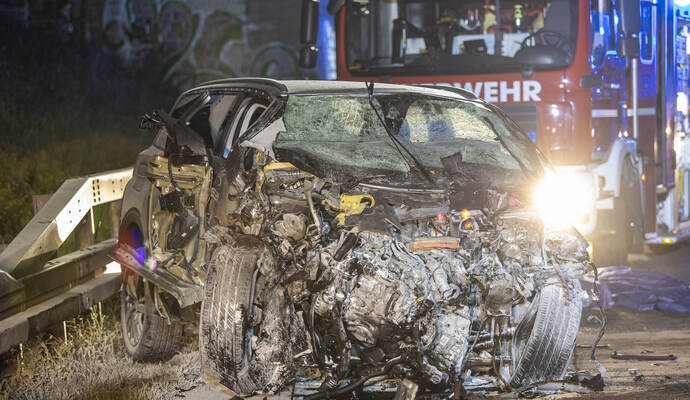 Schwerer VU BAB A8 PF-Ost Falschfahrer