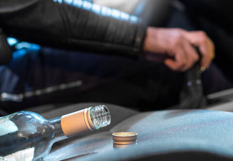 Zwei Unfälle unter Alkoholeinfluss haben sich am Sonntag im Enzkreis ereignet.