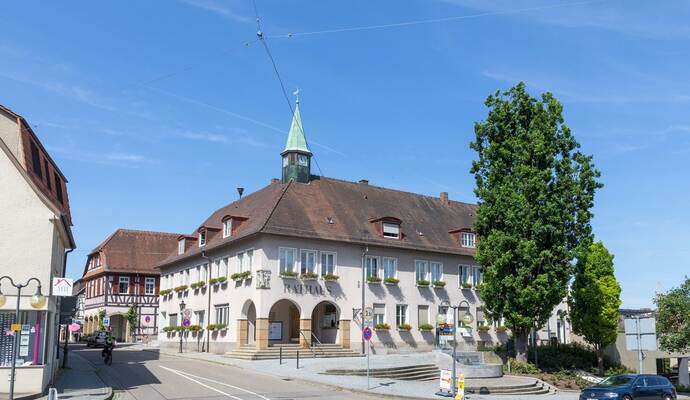 Das Rathaus in Knittlingen. Am 24. Oktober wird in der Fauststadt ein neuer Bürgermeister gewählt.