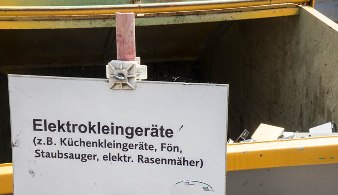 Nach Abgabe der Schadstoffe muss der Sammelplatz unverzüglich verlassen werden.