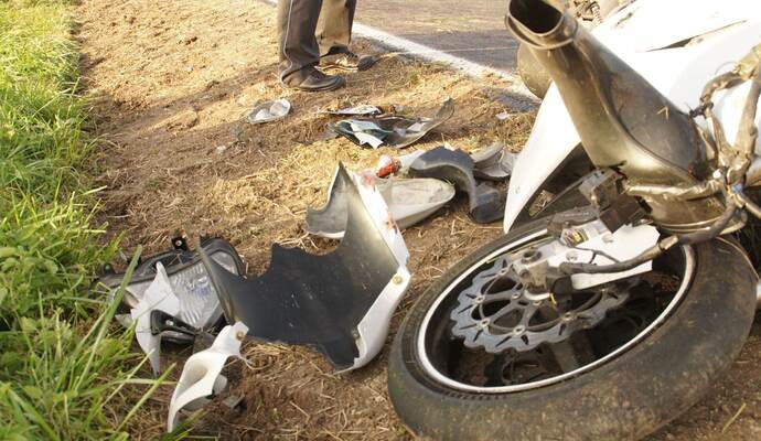 Neuhausen: Verkehrsunfall mit Motorrad alleinbeteiligt - Fahrer schwer Verletzt