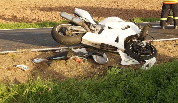 Neuhausen: Verkehrsunfall mit Motorrad alleinbeteiligt - Fahrer schwer Verletzt