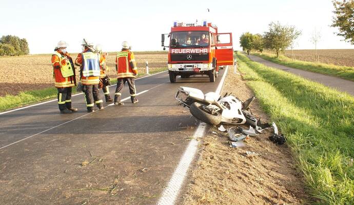 Neuhausen: Verkehrsunfall mit Motorrad alleinbeteiligt - Fahrer schwer Verletzt