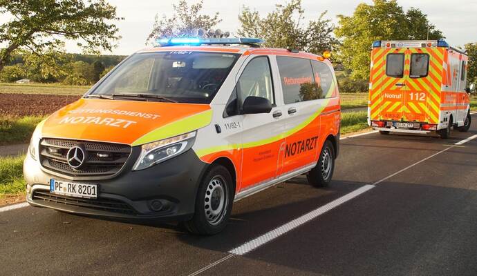 Neuhausen: Verkehrsunfall mit Motorrad alleinbeteiligt - Fahrer schwer Verletzt