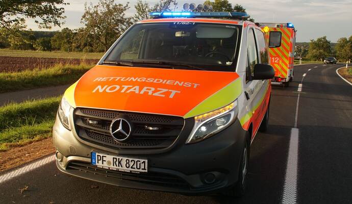 Neuhausen: Verkehrsunfall mit Motorrad alleinbeteiligt - Fahrer schwer Verletzt
