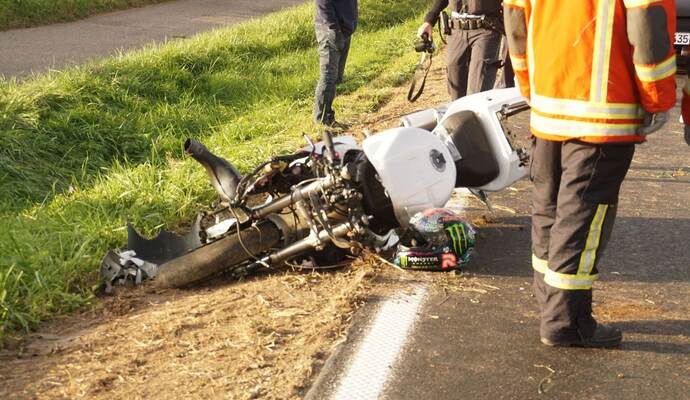 Neuhausen: Verkehrsunfall mit Motorrad alleinbeteiligt - Fahrer schwer Verletzt