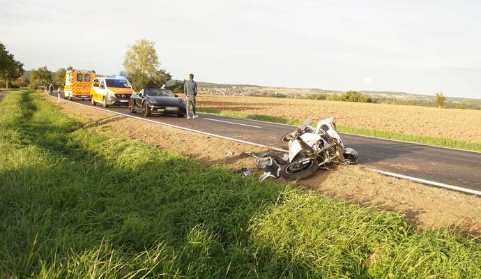 Neuhausen: Verkehrsunfall mit Motorrad alleinbeteiligt - Fahrer schwer Verletzt