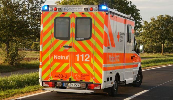Neuhausen: Verkehrsunfall mit Motorrad alleinbeteiligt - Fahrer schwer Verletzt