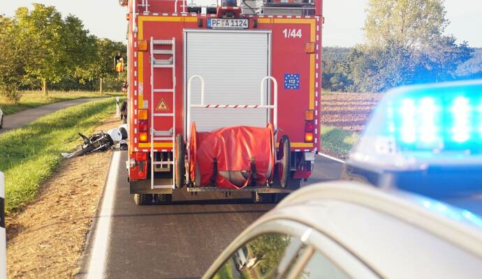 Neuhausen: Verkehrsunfall mit Motorrad alleinbeteiligt - Fahrer schwer Verletzt