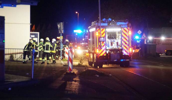Birkenfeld: Ein Gefahrgut Alarmierung sorgt fuer einen Grosseinsatz der Feuerwehr