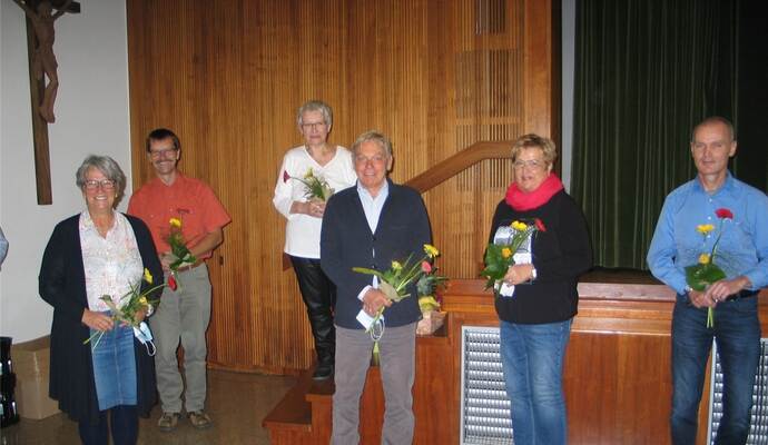 Die gewählten Mitglieder des Krankenpflege-Fördervereins zusammen mit Bürgermeister-Stellvertreter Gerhard Brunner (Dritter von rechts).