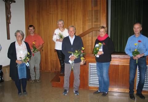 Die gewählten Mitglieder des Krankenpflege-Fördervereins zusammen mit Bürgermeister-Stellvertreter Gerhard Brunner (Dritter von rechts).
