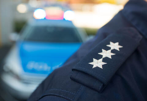 Unbekannte Täter haben sich in Maulbronn als Polizeibeamte ausgegeben.