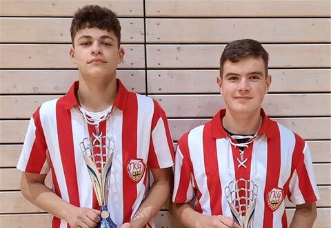 Chris Fricker (l.) setzte sich am Ende im Finale knapp mit 3:2 gegen seinen Vereinskameraden Leon Tabler (r.) durch.