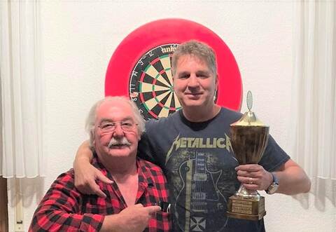 Alex Spörr (rechts) konnte sich im Finale gegen seinen Herausforderer Manfred Walter durchsetzen.