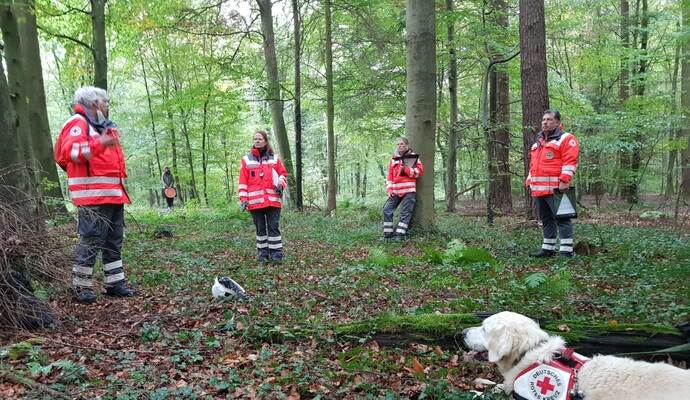 Die hiesige DRK-Rettungshundestaffel hat eine Flächenprüfung in Königsbach-Stein und Remchingen absolviert.