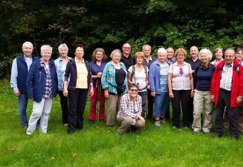 Insgesamt 21 Wanderer machten sich bei schönem Wetter auf den Weg von Oberlengenhardt nach Eisingen.