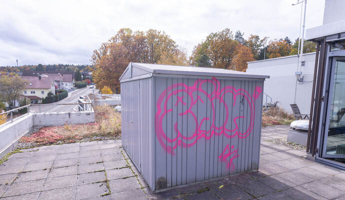 Eine Schule am Waldenburgweg in Neuenbürg wird Opfer von Vandalismus.