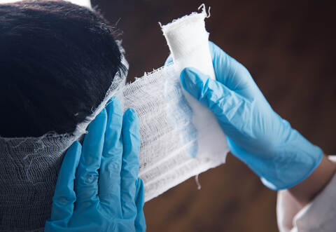 Ein Mann wurde bei dem Streit mit der Vorhangstange am Kopf verletzt.