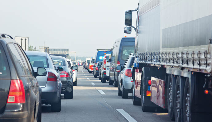 Wegen eines Unfalls staute sich der Verkehr auf der A8. Wegen eines Unfalls staute sich der Verkehr auf der A8.