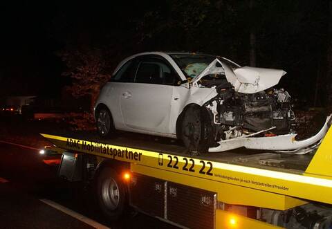 Maulbronn-Zaisersweiher: Pkw-Fahrerin kommt von der Fahrbahn und kollidiert mit Baum