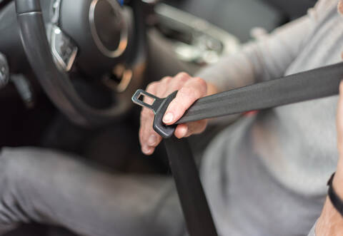 Der Mann war zum Unfallzeitpunkt nicht angeschnallt.