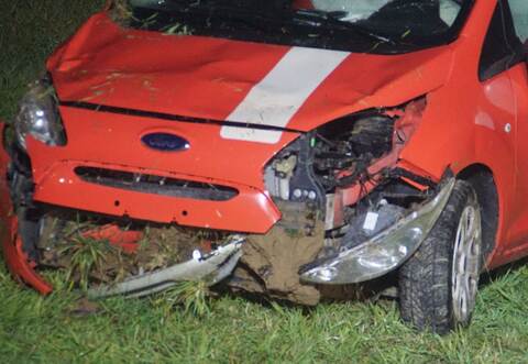 Keltern: Pkw kommt von der Fahrbahn ab und ueberschlaegt sich auf einer Wiese - Fahrerin Verletzt