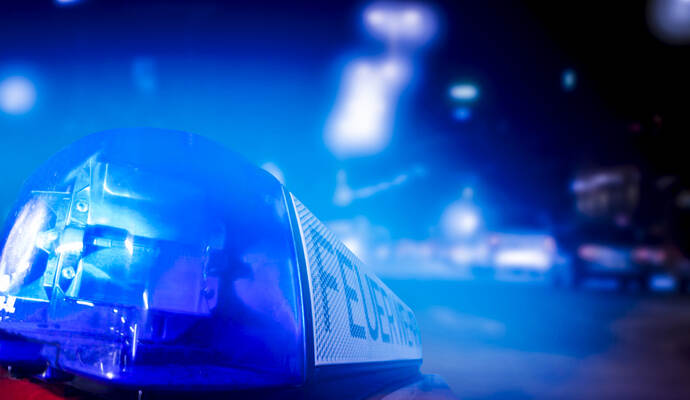 Die Feuerwehr musste am Mittwochabend in Friolzheim wegen eines brennenden Baggers ausrücken. Die Feuerwehr musste am Mittwochabend in Friolzheim wegen eines brennenden Baggers ausrücken.