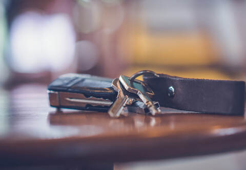 Zweimal haben Beamte am Samstagabend denselben betrunkenen Autofahrer gestoppt - nachdem ihm bereits beim ersten Mal Schlüssel und Führerschein abgenommen worden waren.