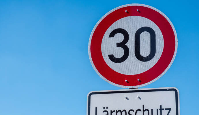 In der Königsbacher Straße und Eisinger/Bauschlotter Straße gilt künftig Tempo 30.