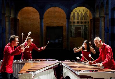 Eine Reise ins Spanien "Carmens" unternimmt das Wave Quartet, das mit dem Marimba-Virtuosen Christoph Sietzen gastiert.