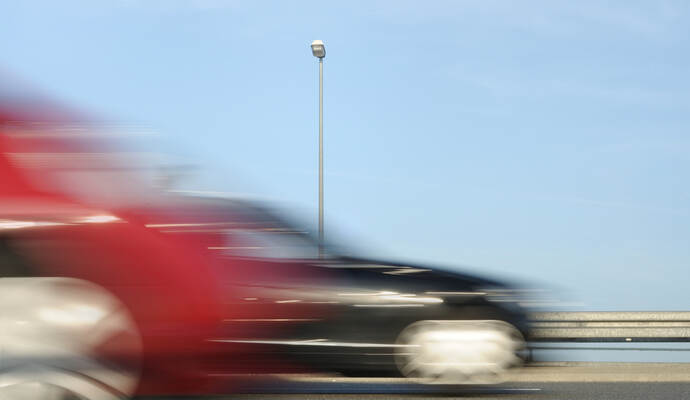 Trauriger Spitzenreiter war bei einer Geschwindigkeitskontrolle bei Ölbronn-Dürrn am Montag ein Fahrer, dessen Auto zwischen 130 und 140 Kilometer pro Stunde gemessen wurde - fast das doppelte wie die erlaubte Geschwindigkeitsbegrenzung von 70 Kilometer pro Stunde.