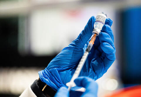 Coronavirus - Late-Night-Impfen mit Musik im Capitol