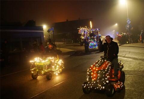 Schöner Anblick: Viel Mühe hatten sich die Teilnehmer der Sternfahrt in Kieselbronn gegeben, um ihre Gefährte mit funkelnden Lichterketten zu schmücken.