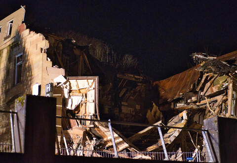 Gäste der nahe gelegenen Trinkhalle hätten gegen 17 Uhr einen Notruf abgesetzt.
