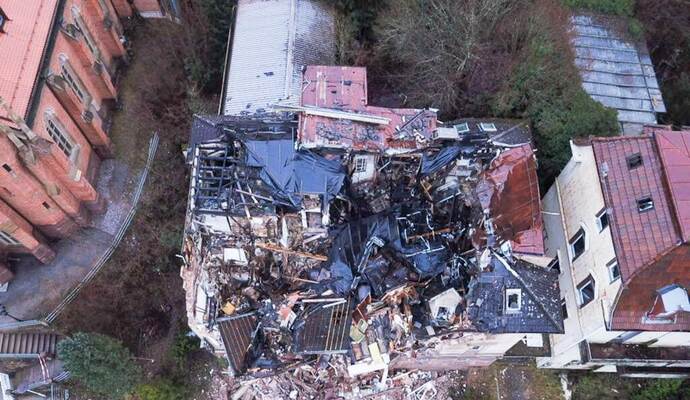 Am Tag nach dem Einsturz wird das Ausmaß erst richtig sichtbar. Am Tag nach dem Einsturz wird das Ausmaß erst richtig sichtbar.