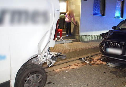 Der Fahrer muss nun wegen einer Verkehrsstraftat mit einer Anzeige rechnen.