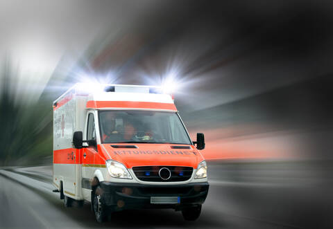 Bei dem Unfall wurde eine 51-Jährige auf dem Beifahrersitz leicht verletzt.