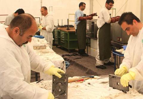 Es geht weiter: Seit dem Brand in der Dürrner Firma Nonnenmacher wird in einem provisorischen Zelt und in neuen Räumen durchgearbeitet. 