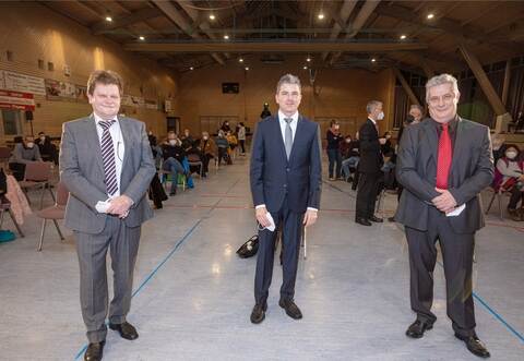 Die Bewerber bei der Wiernsheimer Bürgermeisterwahl: Karlheinz Oehler (von links), Matthias Enz und Ulrich Kisling.