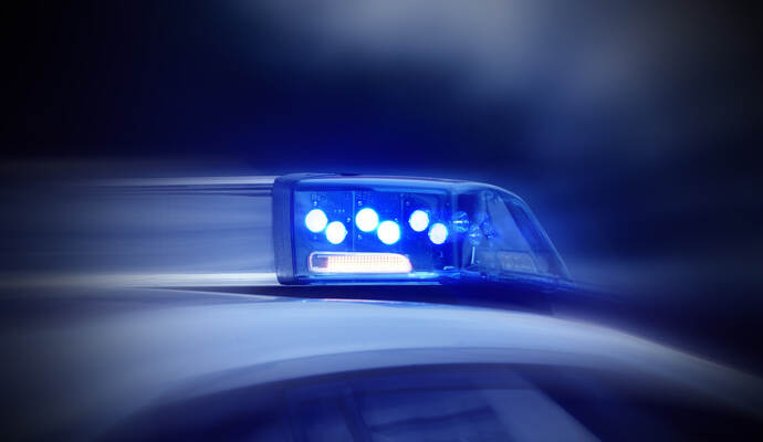 Ein zweijähriges Kind ist am Montagmittag bei einem Verkehrsunfall in Königsbach-Stein schwer verletzt worden. Ein zweijähriges Kind ist am Montagmittag bei einem Verkehrsunfall in Königsbach-Stein schwer verletzt worden.
